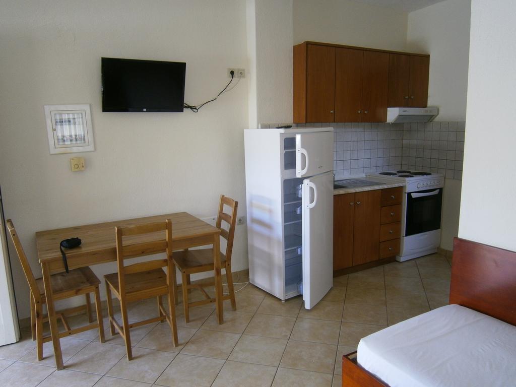 Kiparissis Apartments クリオピギ エクステリア 写真